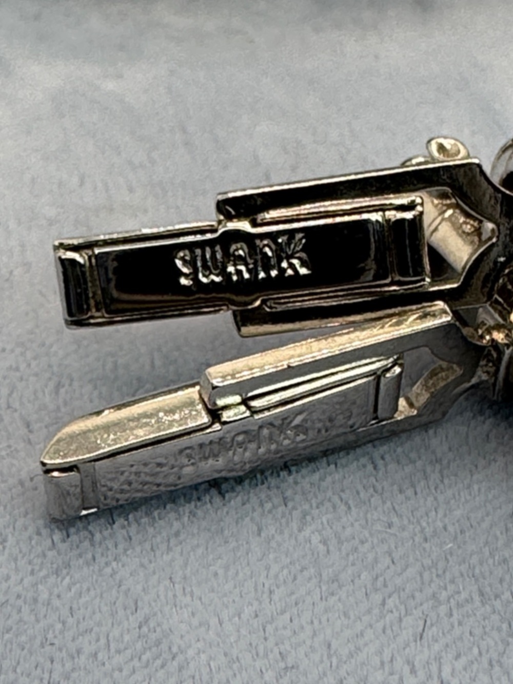 SWANK Vintage Silver-tone Train Engine Cufflinks - Picture 6 of 7